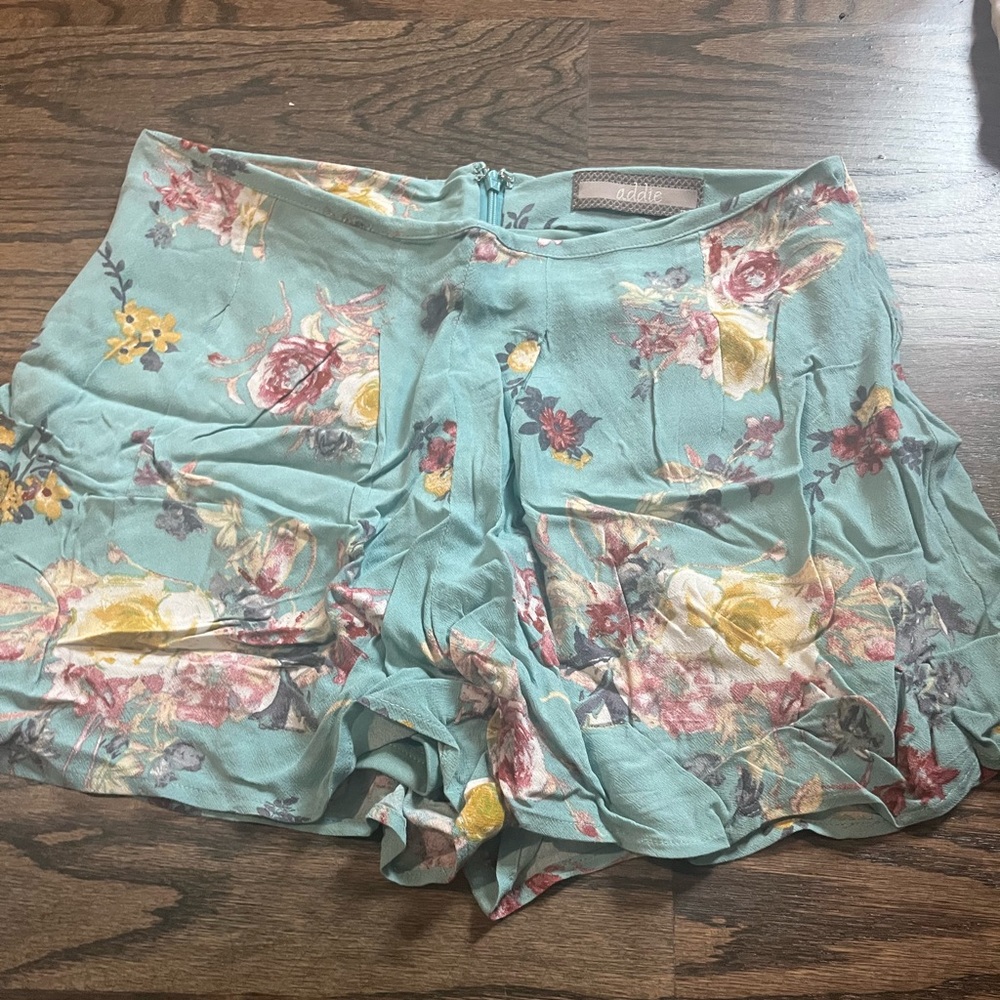 Lizard thicket flowy floral shorts